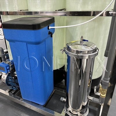 Installation de traitement de l'eau de précision RO 2000L Système de prétraitement de l'eau FRP