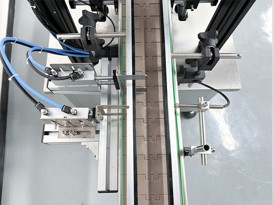Équipement automatique de fermeture de bouteille