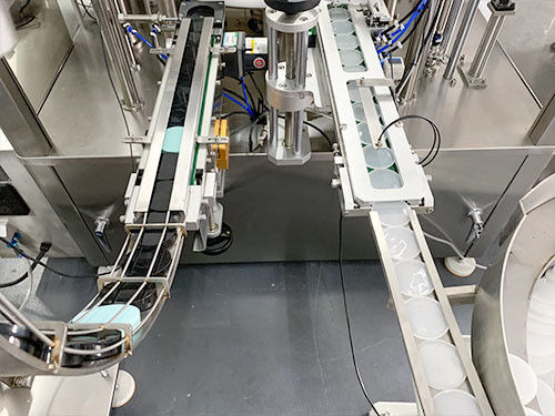 Machine automatique de remplissage de crème cosmétique machine rotative de remplissage de bouteilles